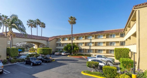 Best Western Plus Newport Mesa Inn image 2